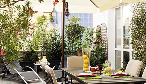 How to furnish a modern terrace in a simple and economical way 
