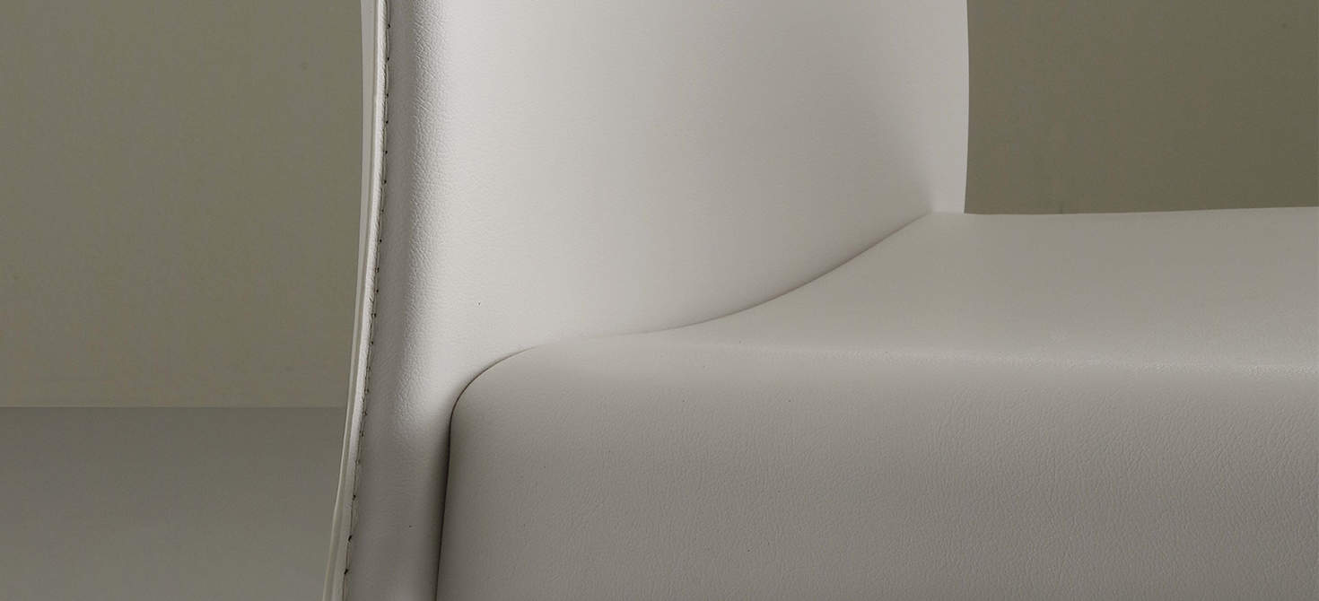 Come si puliscono le sedie in ecopelle bianca? Guida pratica 