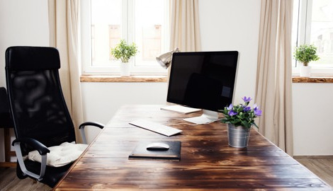 Qual è l'altezza ideale per una scrivania d'ufficio a normativa?
