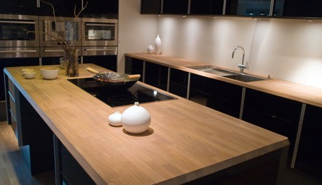 Piano cucina in legno, il materiale giusto per il top?