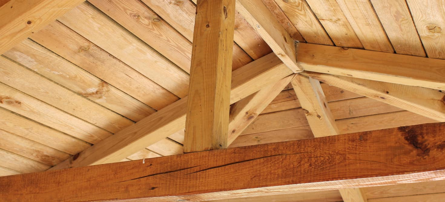 Come rinnovare un tetto in legno nel modo migliore?
