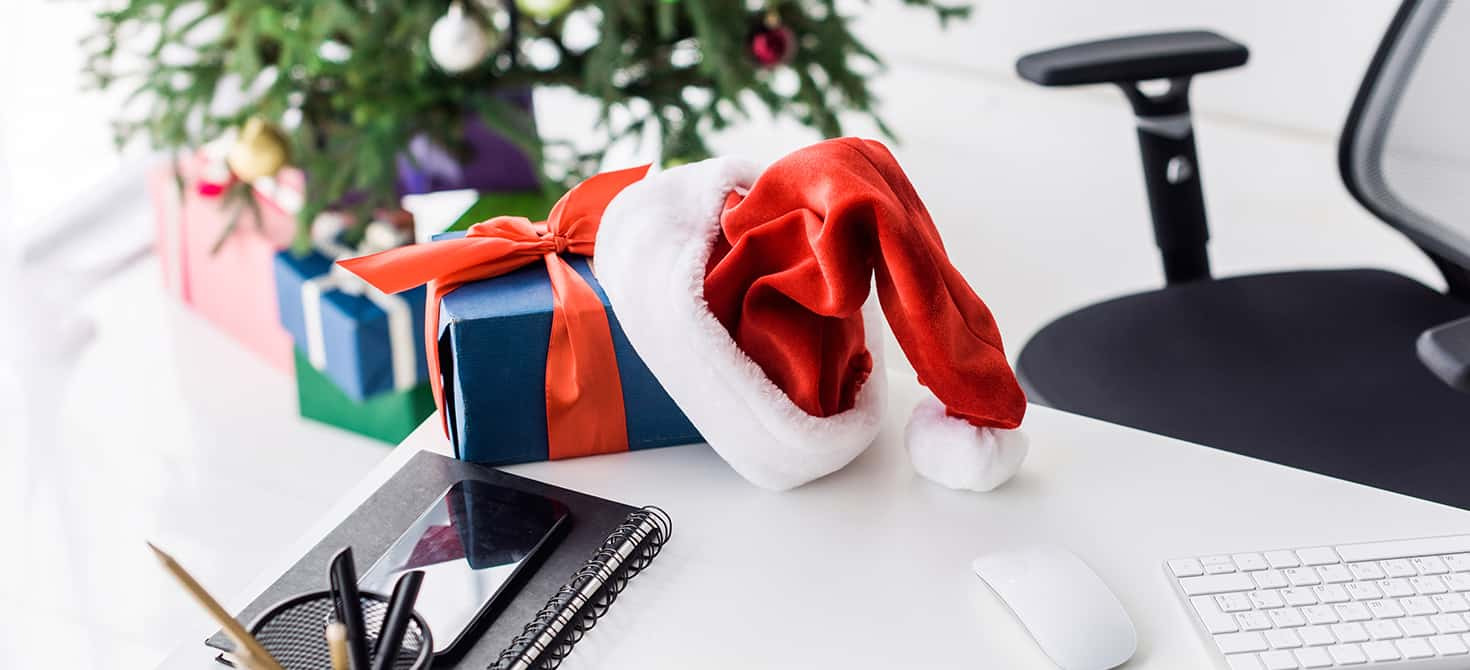 How to decorate the office for Christmas festivities. Let yourself be inspired